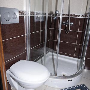 Camera economica con letto king size